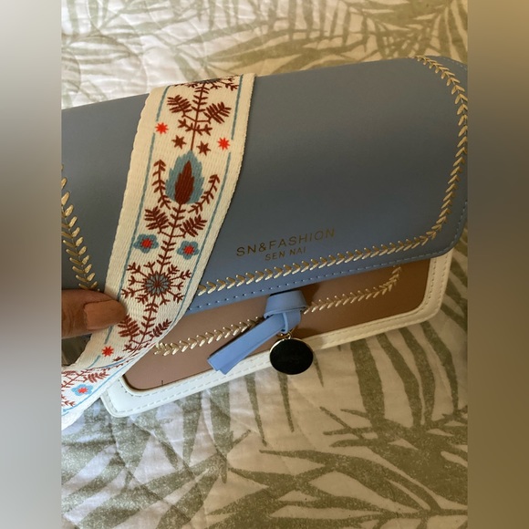 2 brand new small purses. - Picture 3 of 6